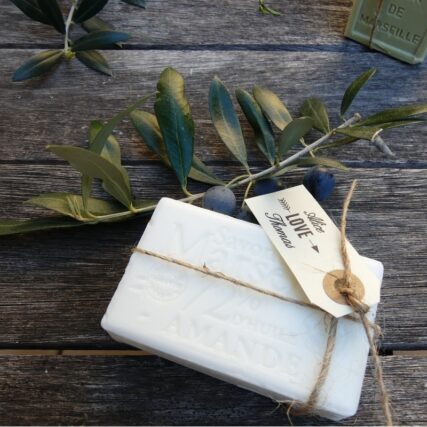 Savon personnalisé baptême mariage - Savon de Marseille pain 100 g parfum Amande