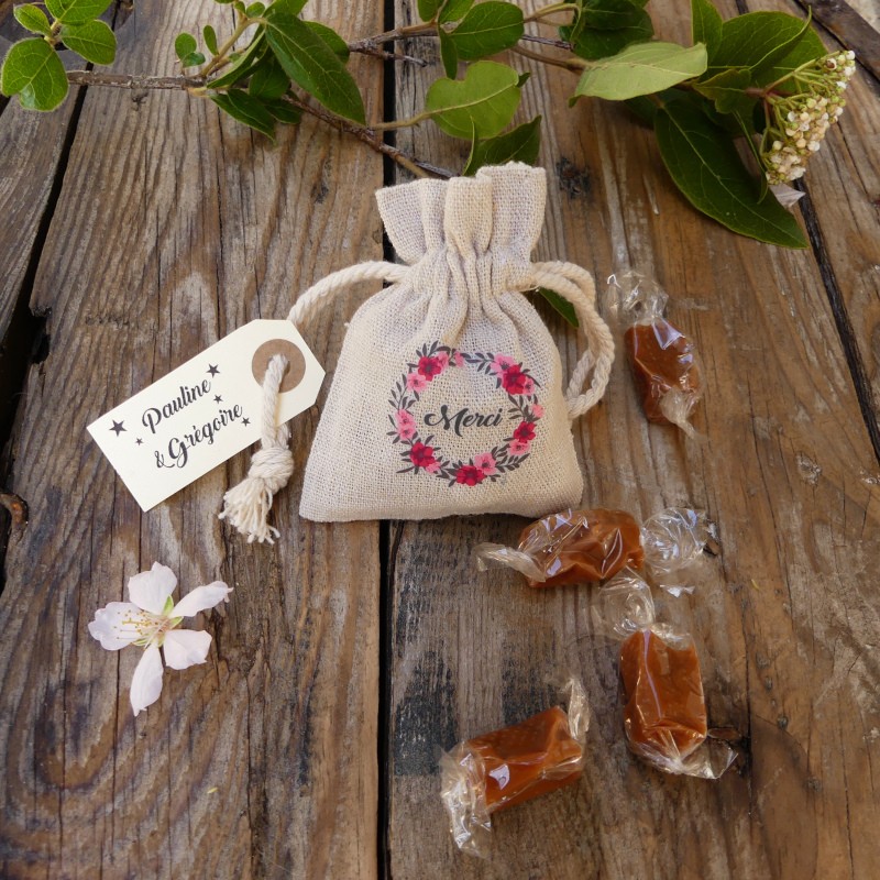 Pochon de lin de caramels au beurre salé - Cadeau invité mariage baptême  personnalisé
