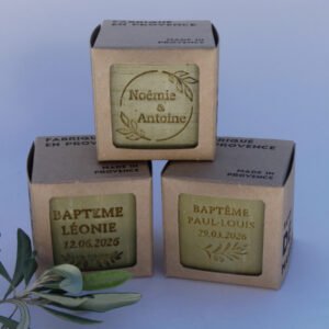 authentique savon de marseille cube 100 gr présenté dans étui kraft et gravé avec votre personnalisation